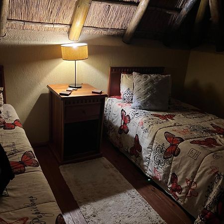 The Bush Hut Villa โฮดสปรูท ภายนอก รูปภาพ