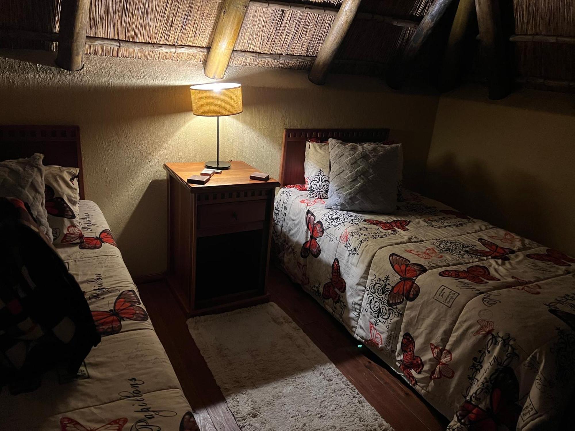The Bush Hut Villa โฮดสปรูท ภายนอก รูปภาพ